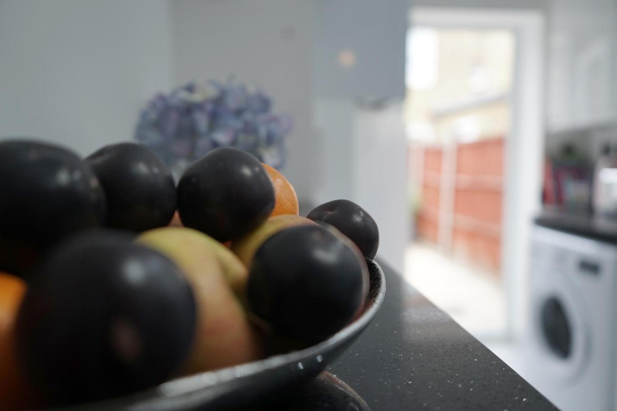 Beautiful London Home Sleeps 6, 2 Minutes To Metro Buitenkant foto