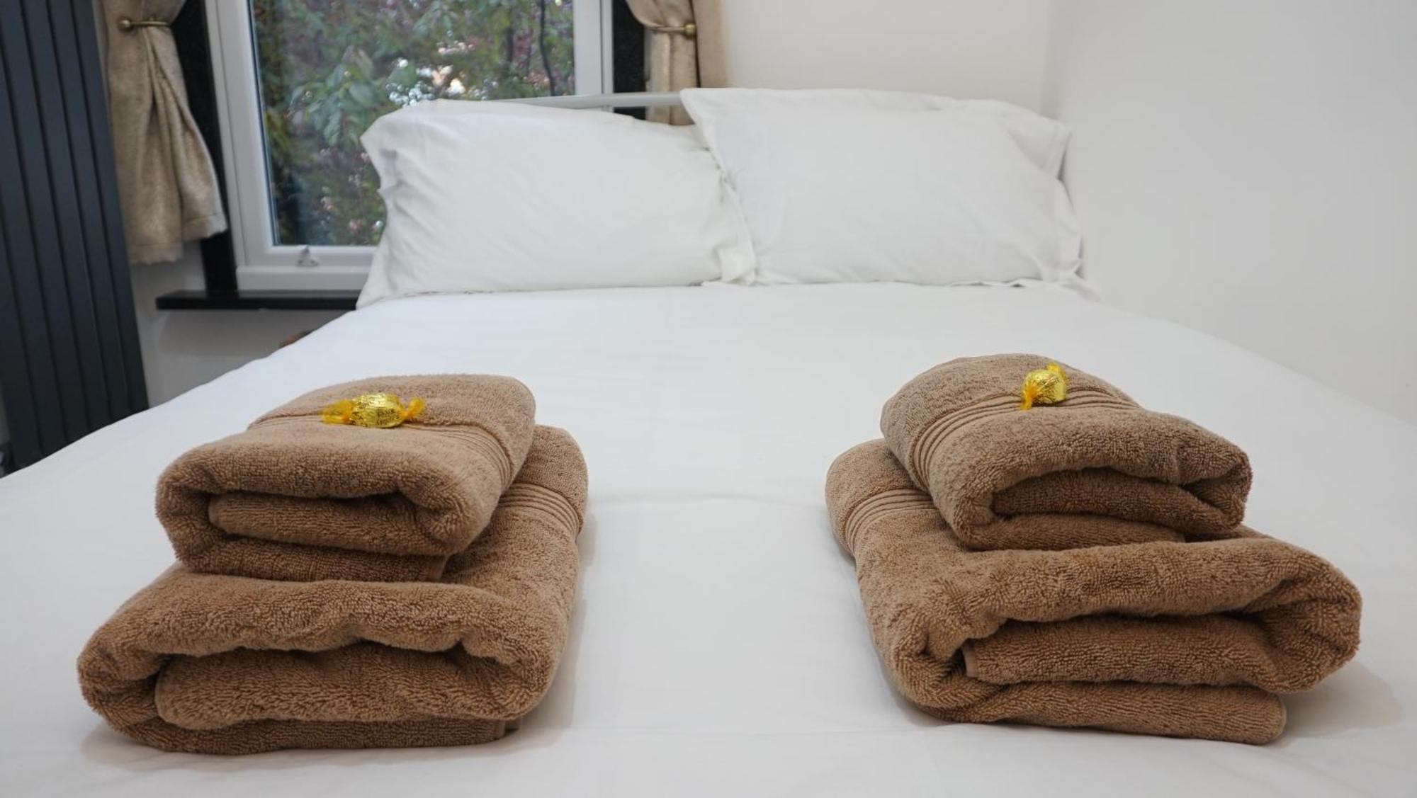 Beautiful London Home Sleeps 6, 2 Minutes To Metro Buitenkant foto