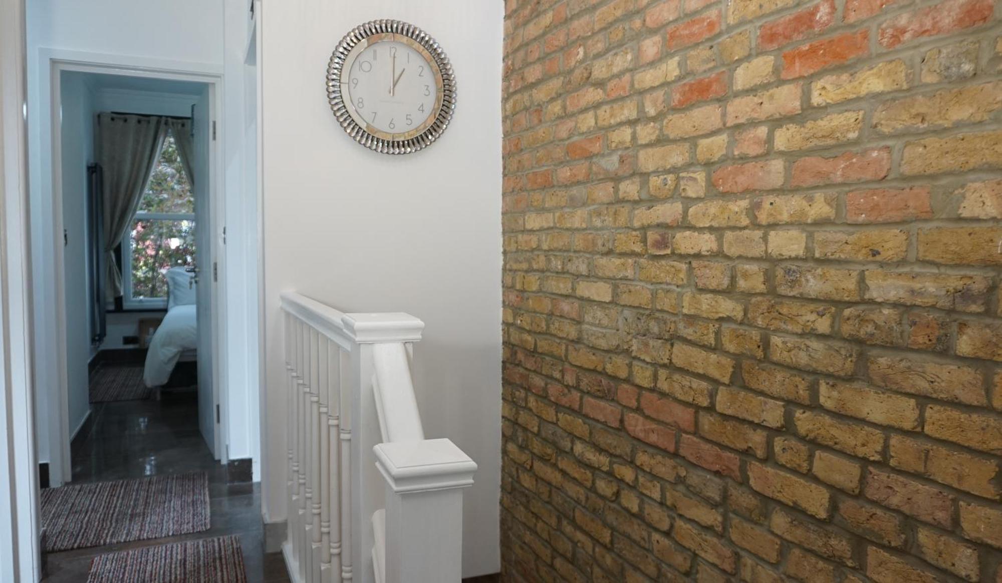 Beautiful London Home Sleeps 6, 2 Minutes To Metro Buitenkant foto