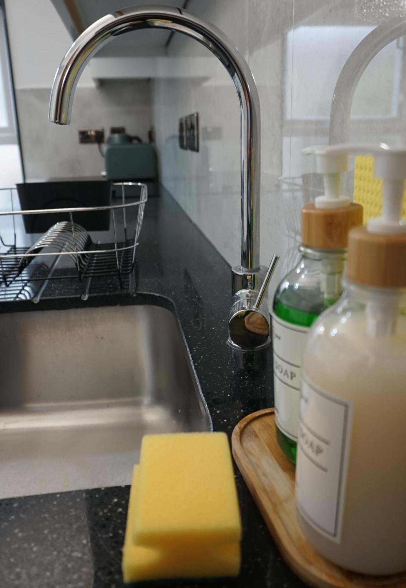 Beautiful London Home Sleeps 6, 2 Minutes To Metro Buitenkant foto