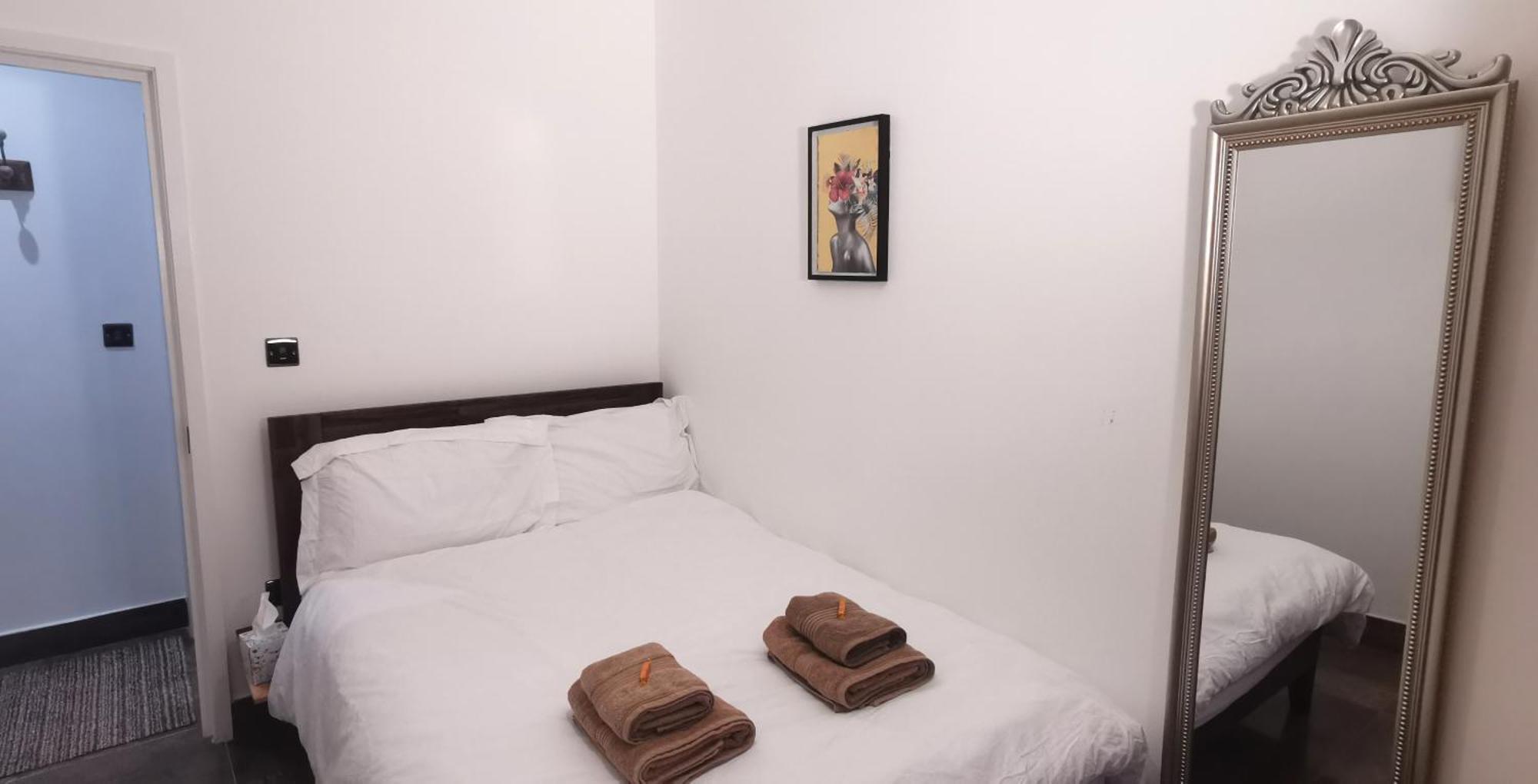 Beautiful London Home Sleeps 6, 2 Minutes To Metro Buitenkant foto